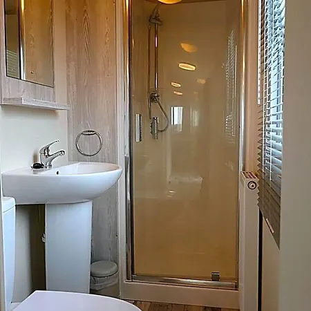 База отдыха Plot 8 Lakeside Cabin, Wyldecrest, Милом