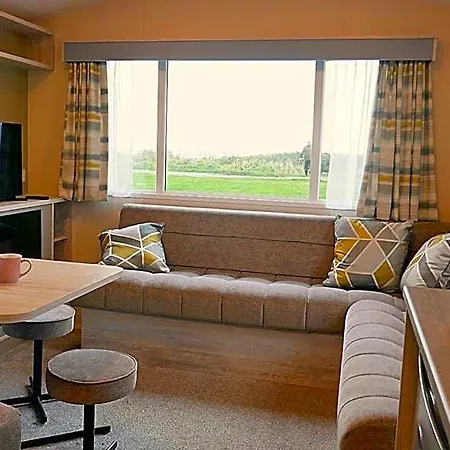 Plot 8 Lakeside Cabin, Wyldecrest, База отдыха