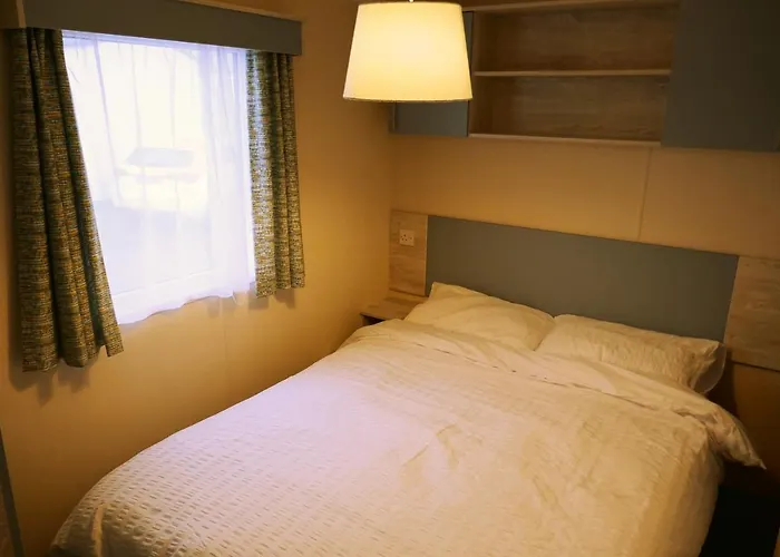 Plot 8 Lakeside Cabin, Wyldecrest, Feriepark *