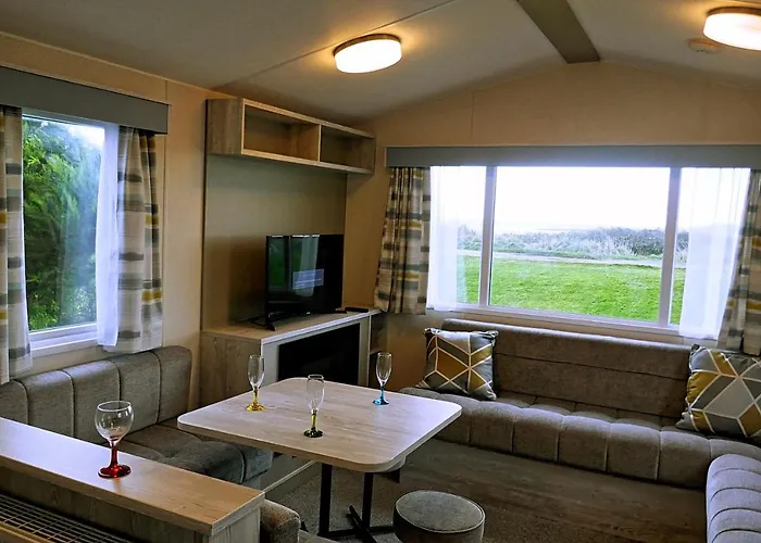 Plot 8 Lakeside Cabin, Wyldecrest, Feriepark *